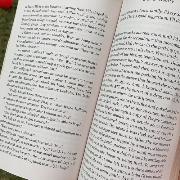 GIFTED! Free With Purchase! Q is For Quarry Novel - Picture 3 of 4